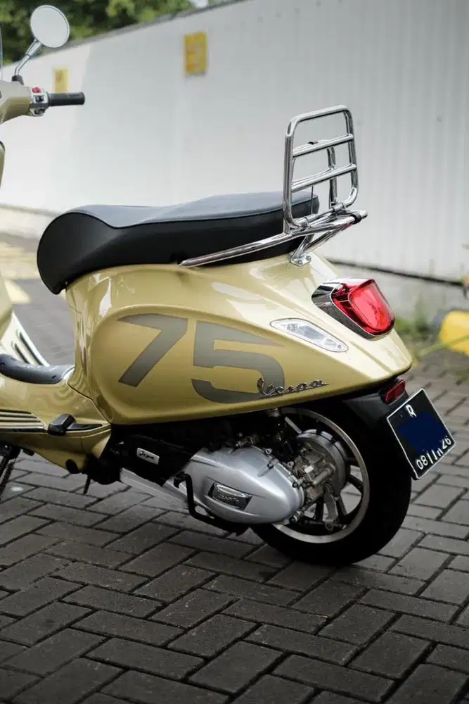 VESPA PIAGGIO PRIMAVERA 150 ANNIVERSARY 75