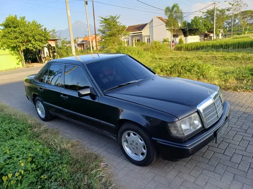 Mercy boxer E300 tahun 1989