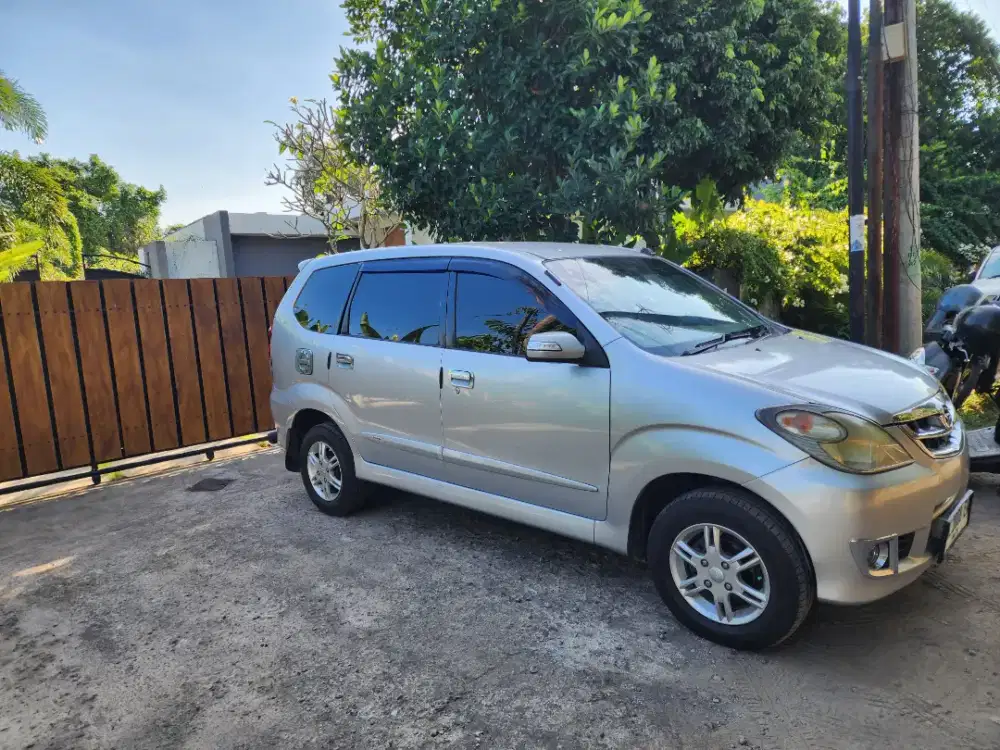 DI JUAL XENIA XI DELUXE MT 1.3 2011