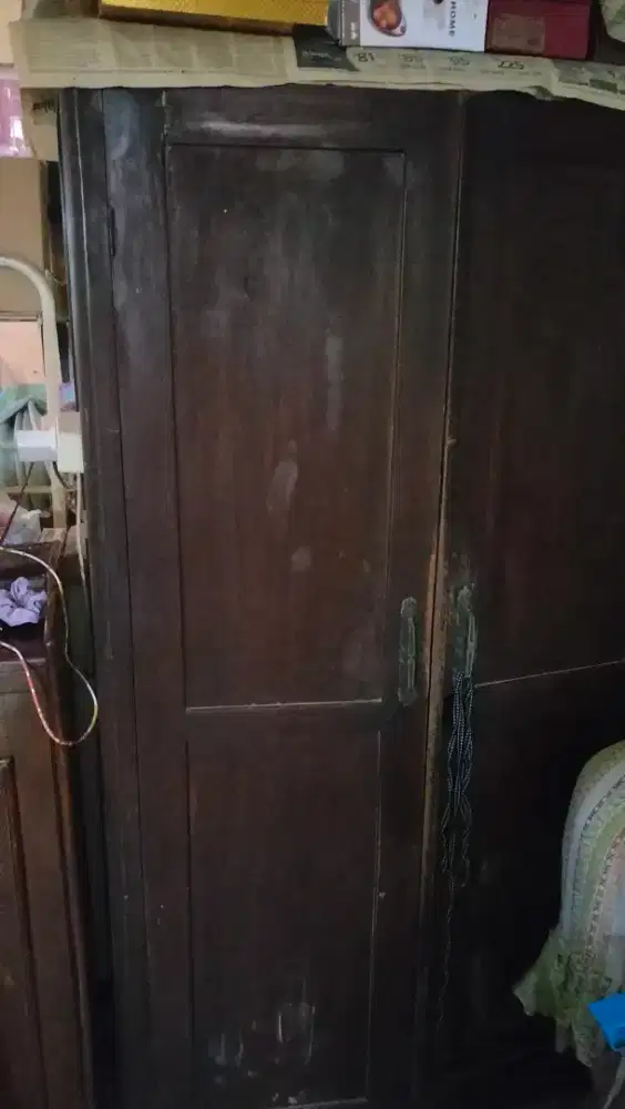 Jual cepat lemari jati kuno 2 pintu