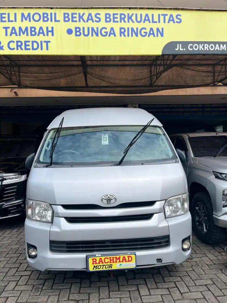TOYOTA HIACE COMMUTER 2018
