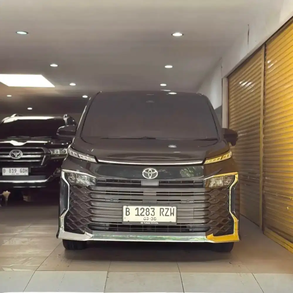 Toyota New Voxy 2.0 TSS