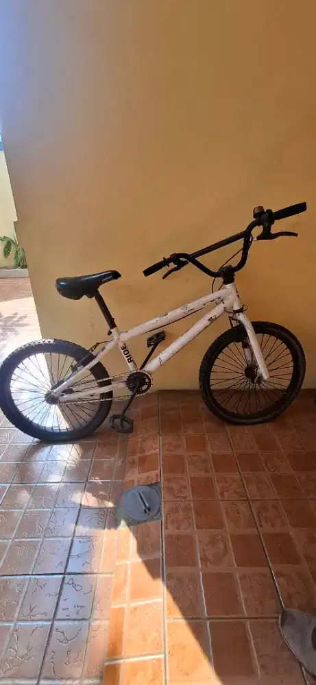 BMX Element Putih Bekas Kondisi 70%  - COD area mall Tangerang City