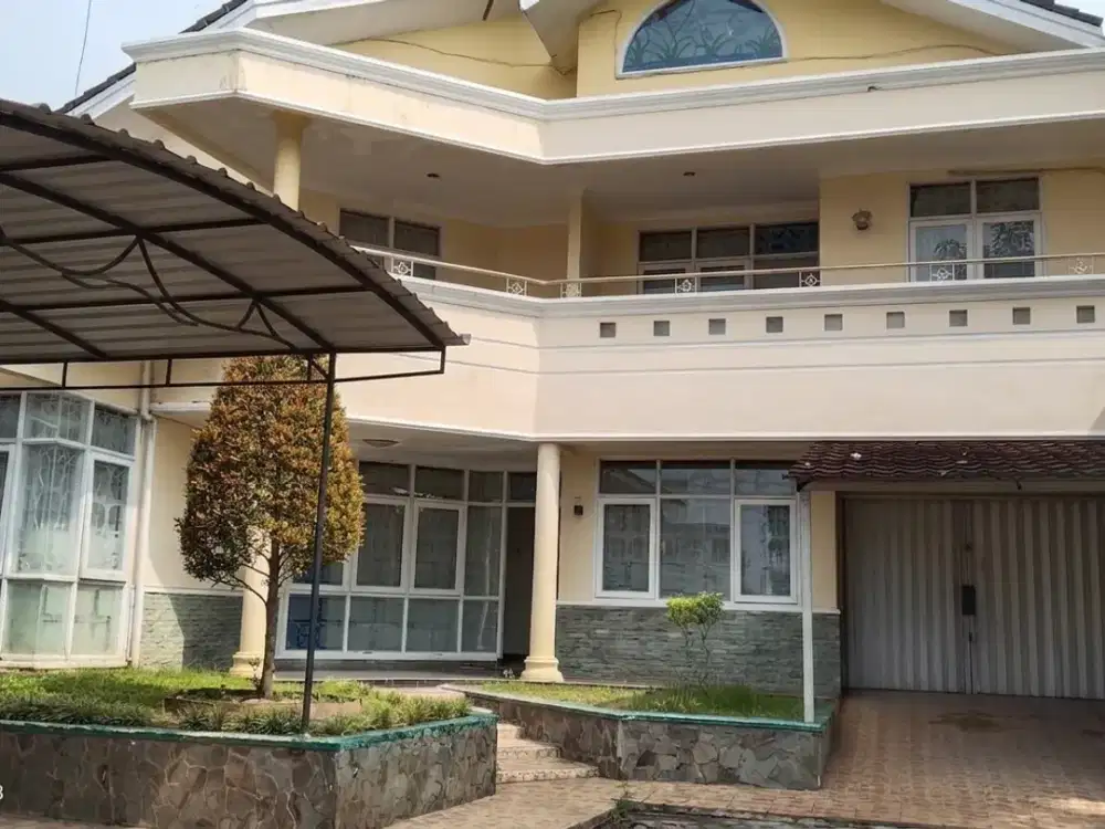 DIJUAL RUMAH MEWAH ADA KOLAM RENANG DI TENGAH KOTA PURWOKERTO