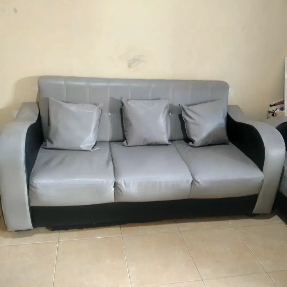 Sofa 3 item empuk dan nyaman di dudukin