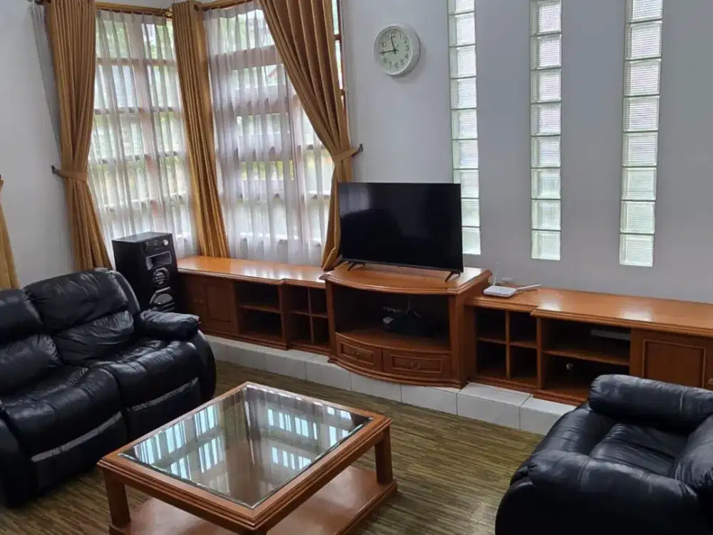 Dijual Rumah Bagus Siap Pakai Full Furnished Nyaman Asri Lokasi di Setra Duta Bandung