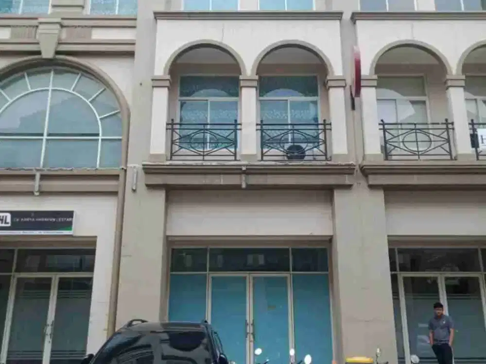 Disewakan ruko siap pakai cocok untuk kantor di Blok RGC dekat raja cafe galaxy