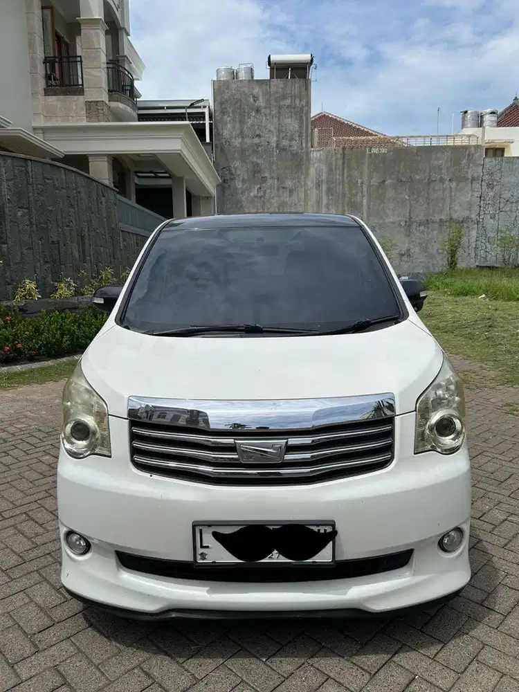 Mobil Keluarga Toyota Nav1