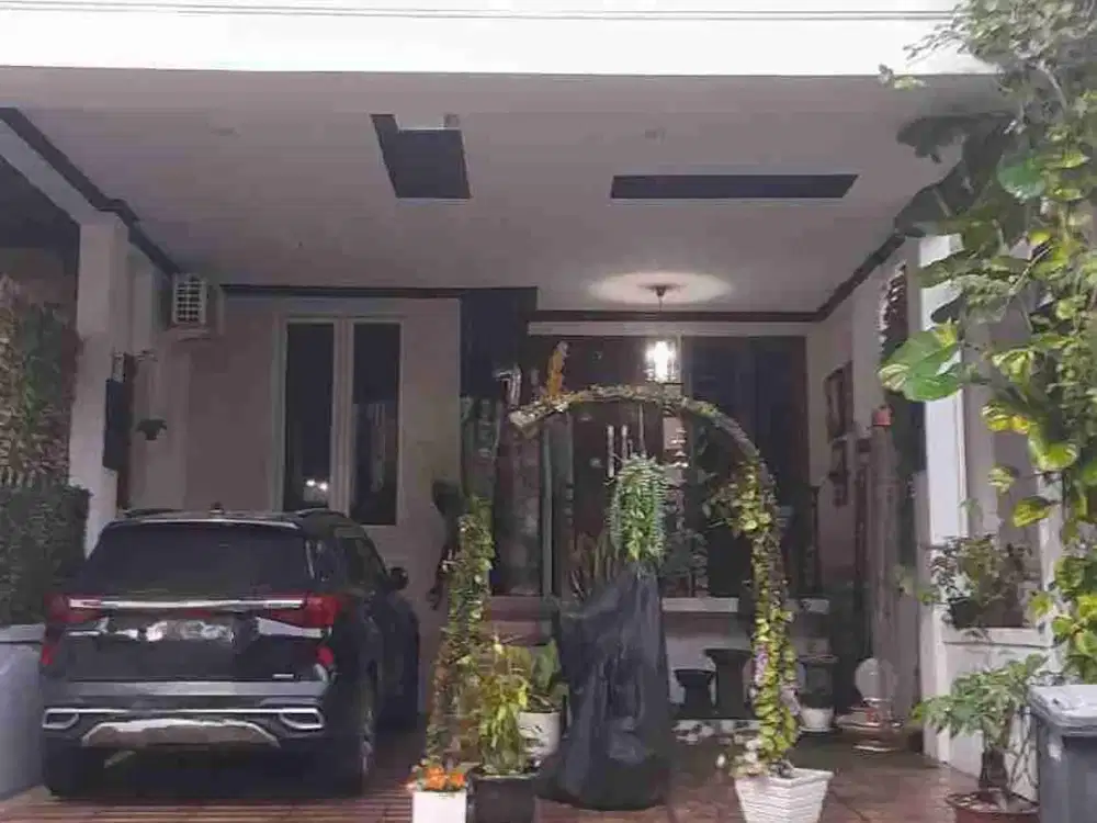 Jual cepat rumah cantik siap huni 2 lantai cluster favorite bebas banjir. CitraGran Cibubur.