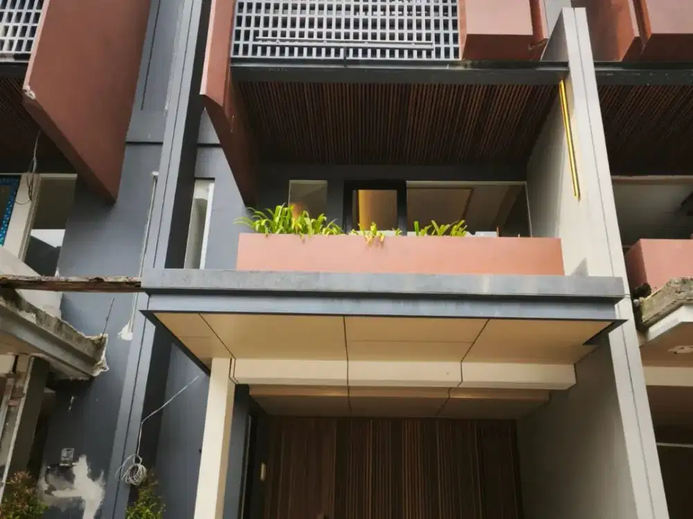 BRAND NEW ..rumah dijual di Permata Buana: