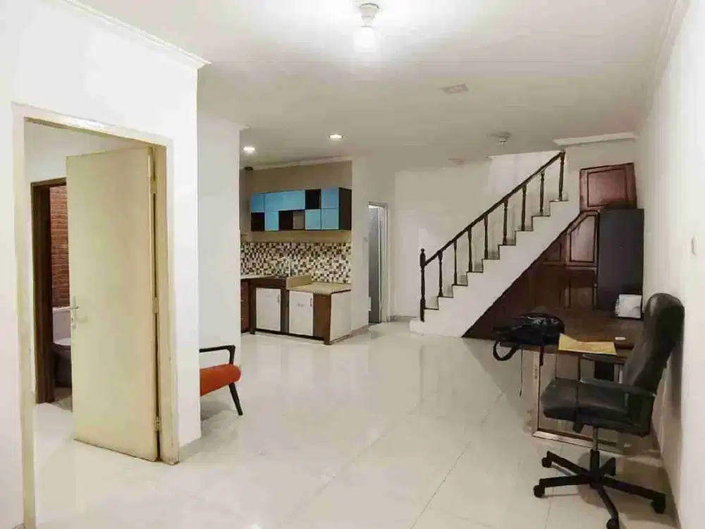 disewakan rumah Sunter 1½ lantai tapi semi furnished 6 x 14 minat ? 67juta/th