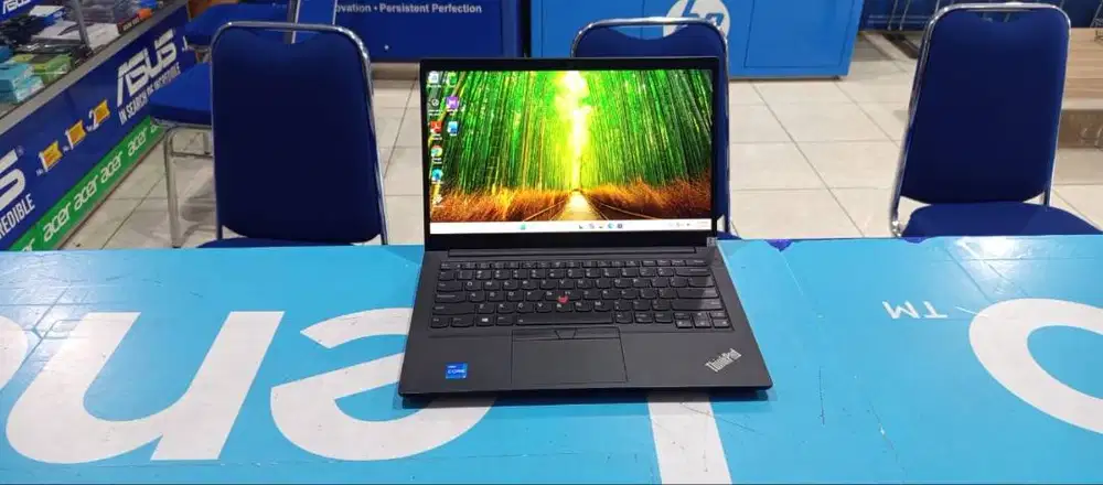 LENOVO THINKPAD T14 CORE i5 GEN 11 RAM 8GB SSD  MULUS KINERJA CEPAT