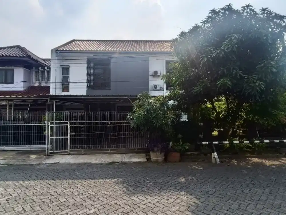 Rumah Hoek Semi Furnish di Kemang Pratama Bekasi