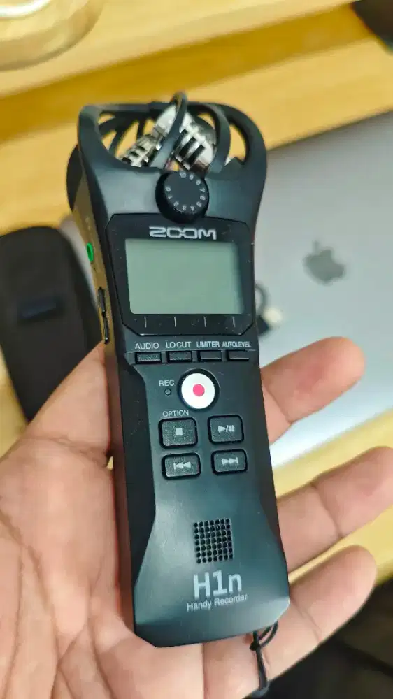 Jual Zoom H1n Handy Recorder | Cocok untuk ASMR, Musik & Wawancara