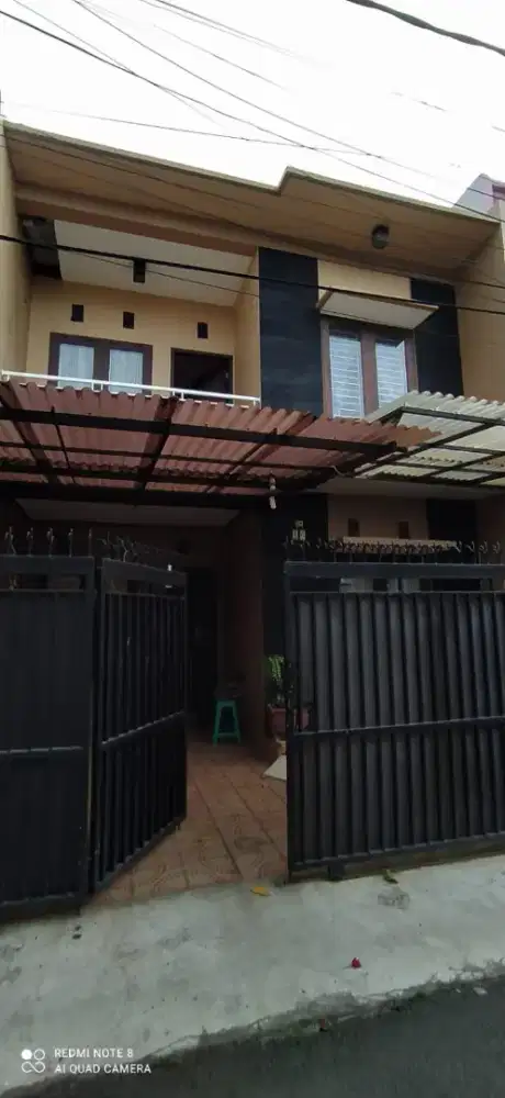 Dijual Rumah 2 Lantai di Pondok Kelapa Dekat Jalan Raya