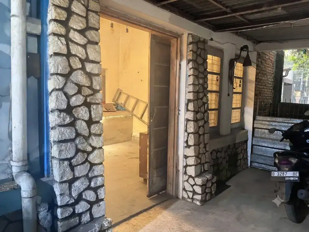 rumah gaya belanda di jalan pajajaran bandung