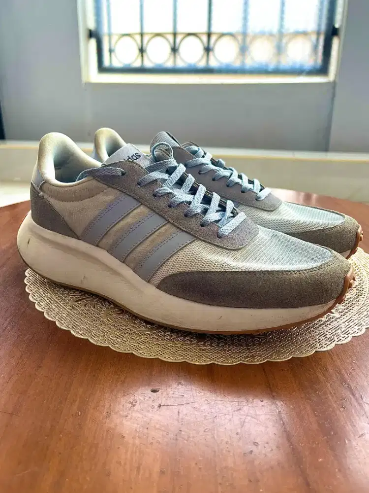 Sneakers Adidas size 43 1/3 Original (No Box)