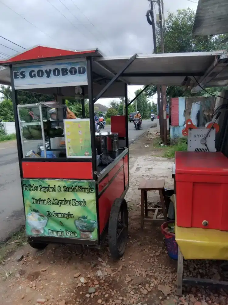 Oper alih usaha es goyobod & es teler durian