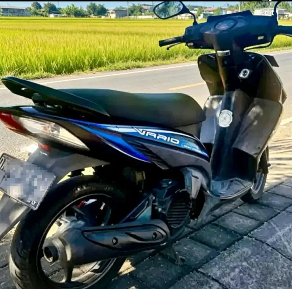Motor vario varna biru