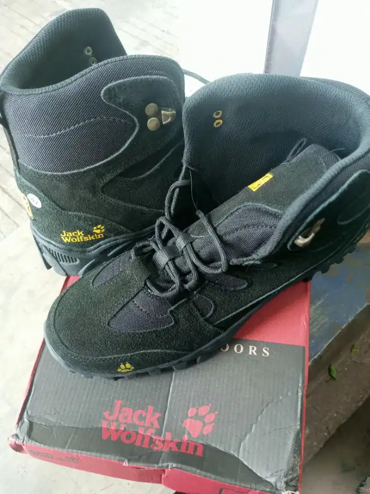 SEPATU GUNUNG JACKWOlFSKIN