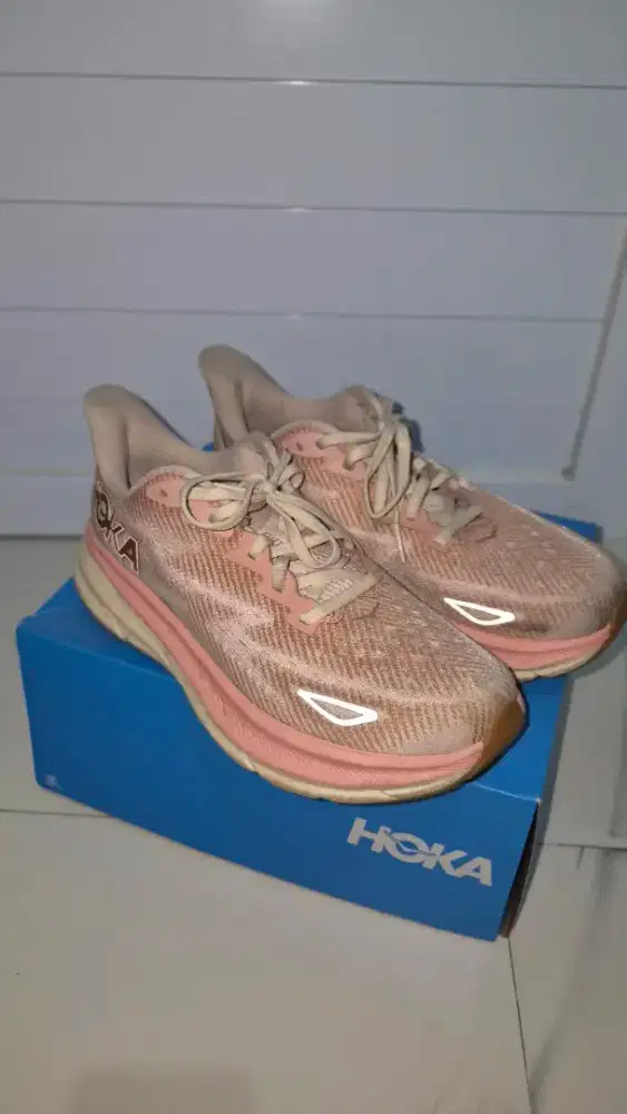 Dijual sepatu hoka original