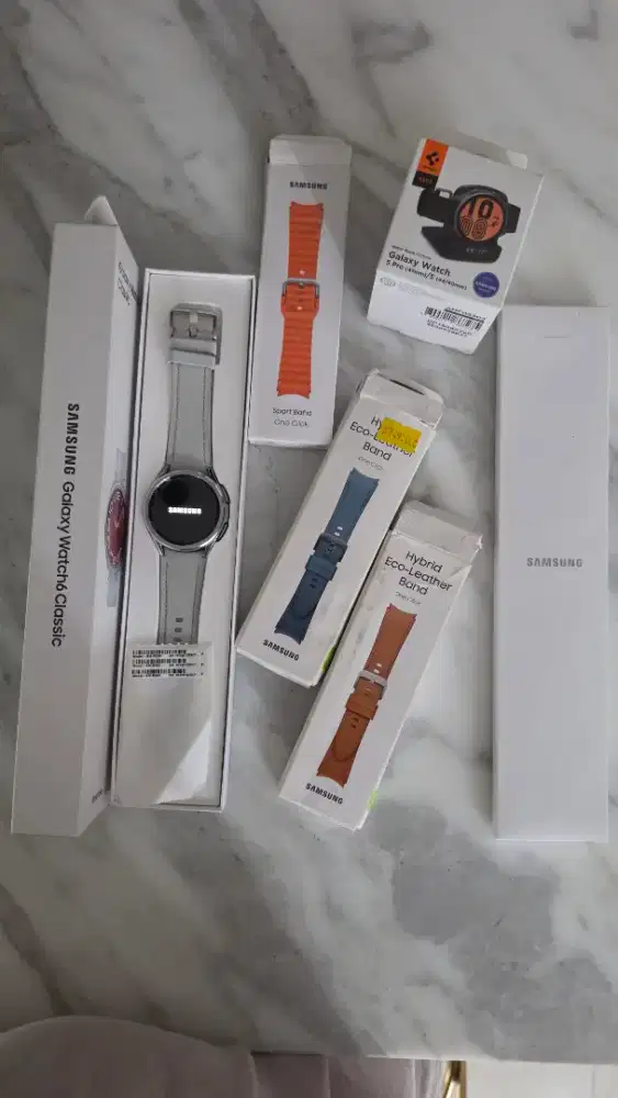Samsung Galaxy Watch 6 Classic 43mm free Strap + standing charger