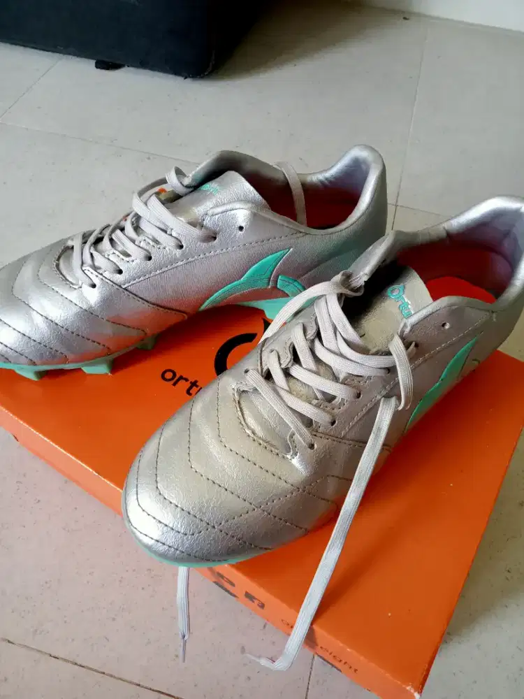 SEPATU SEPAK BOLA ORTUS