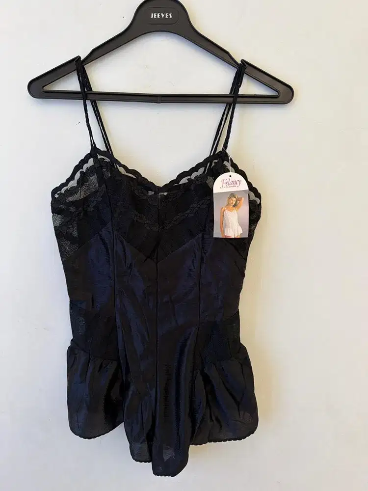 Lingrie hitam pekat baru