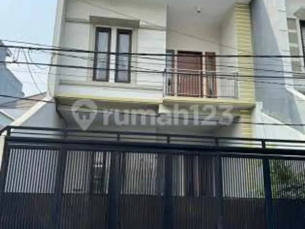 Rumah Cantik, Nyaman, di Daerah Tomang