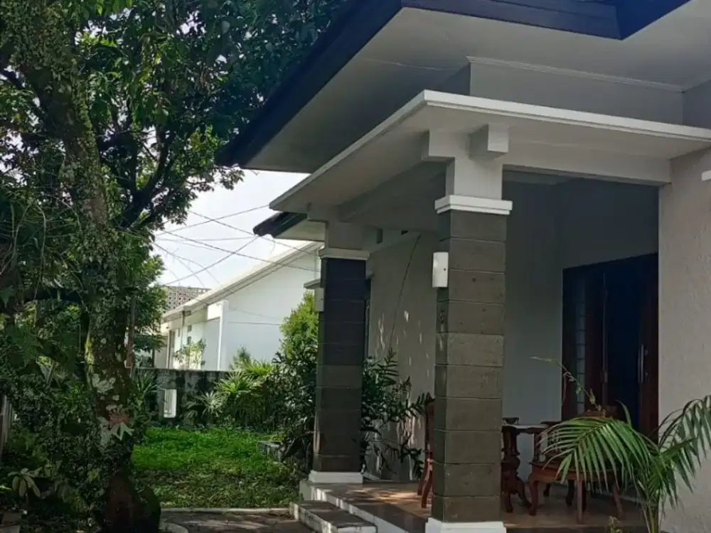 DIJUAL RUMAH MEWAH HOOK DALAM KOMPLEK DENGAN LINGKUNGAN NYAMAN DI LENGKONG BANDUNG