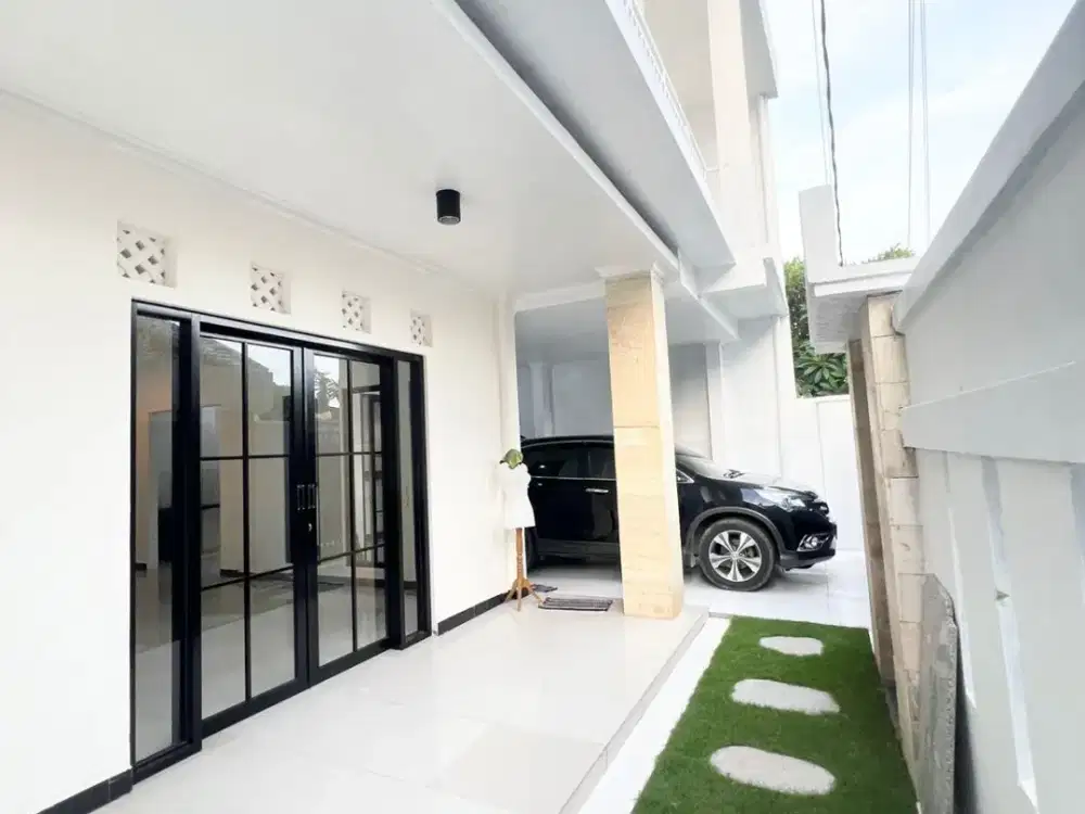 Dijual Modern Family House di Denpasar Barat dengan 3 Bedrooms Office Room dan Akses Cepat ke Seminyak