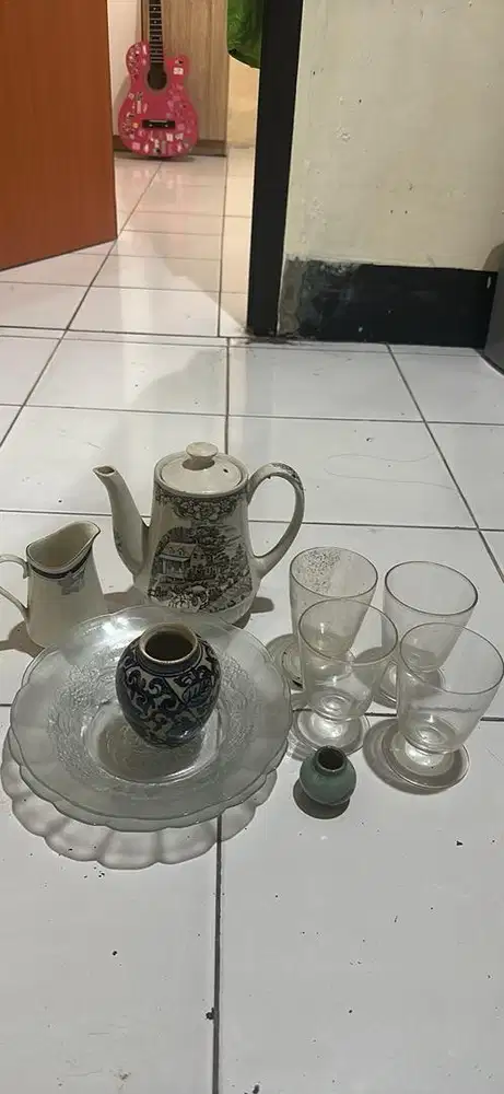 5 gelas 1 teko antik 1 gucci mini 1 cangkir