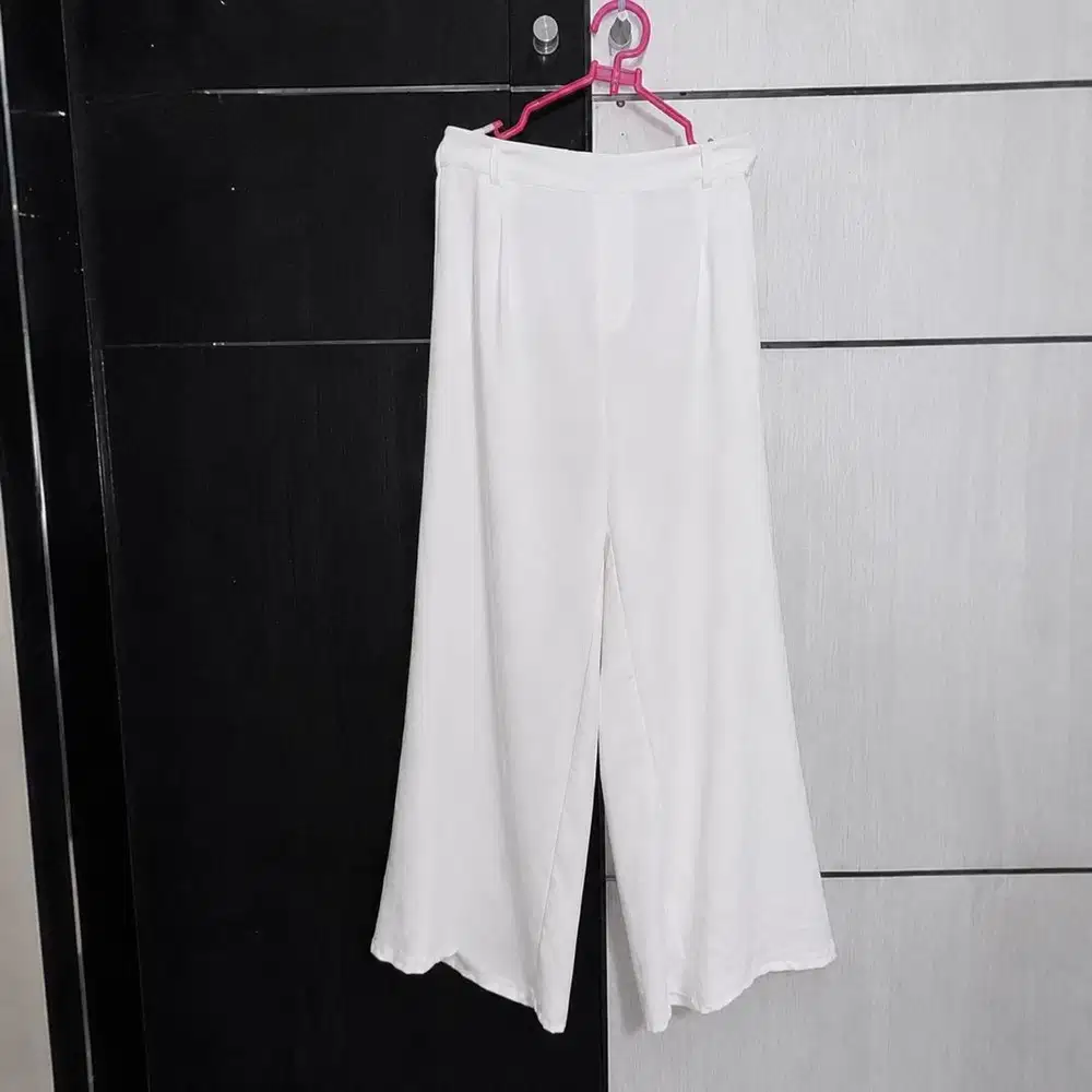 Celana putih hight waist