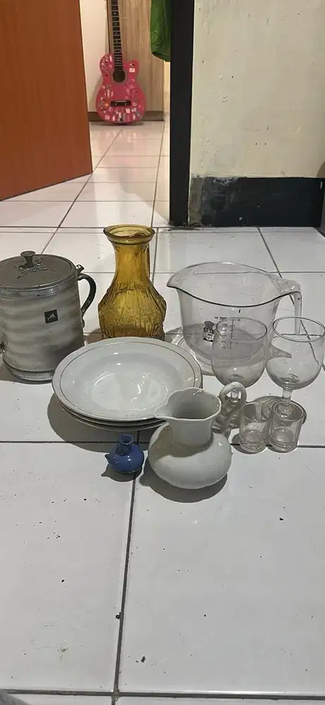 Piring 3 gelas 4 takaran 1 tempat es 1 teko 2