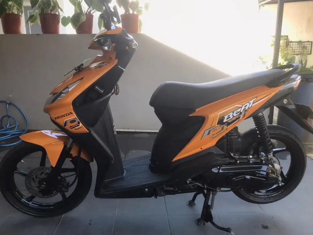 Di jual honda beat 2009 warna orange
