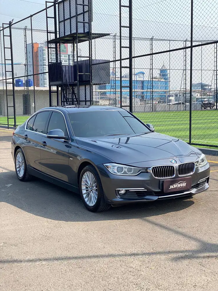 BMW 320i LUXURY GREY 2013