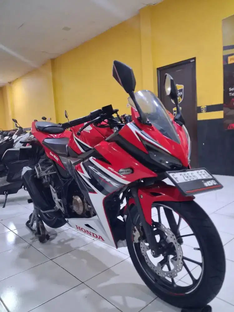 Di jual murah Honda CBR150R 2017