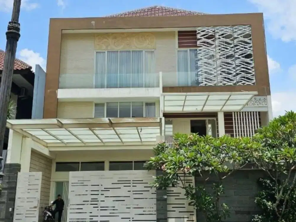 Rumah Mewah Full Furnish di Istana Dieng Malang. Dekat Universitas Brawijaya Universitas, UM, Mall Dinoyo, MATOS, Cyber Mall, Rumah Sakit Universitas