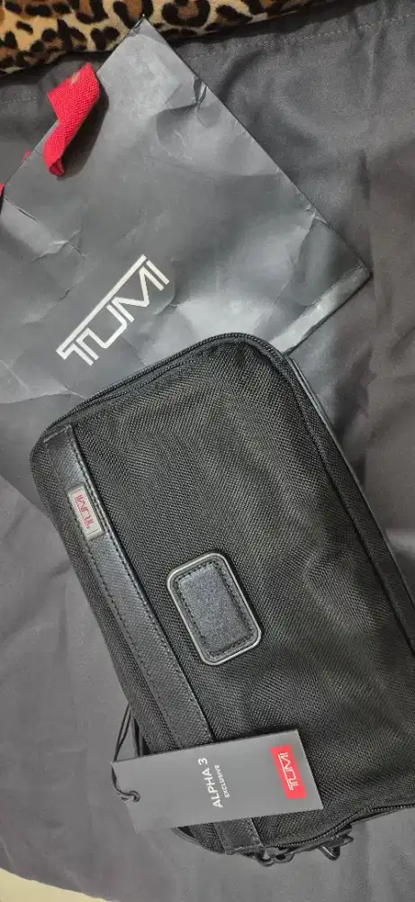 Tumi A3 zip clouth