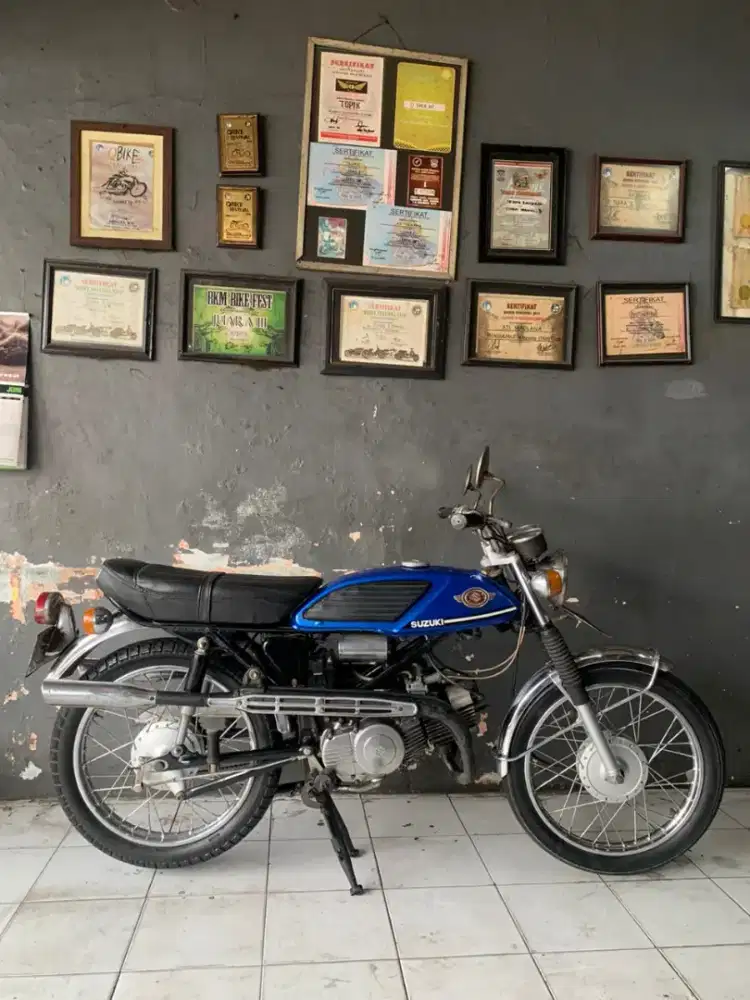 SUZUKI STRINGER T125.
