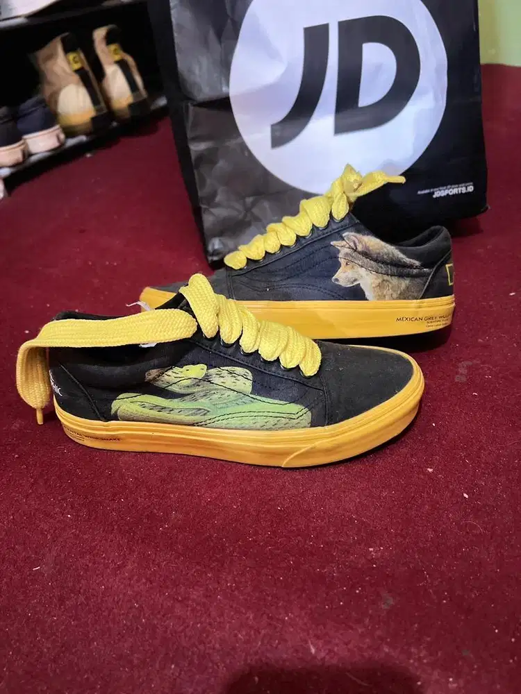 Sepatu vans limited edition