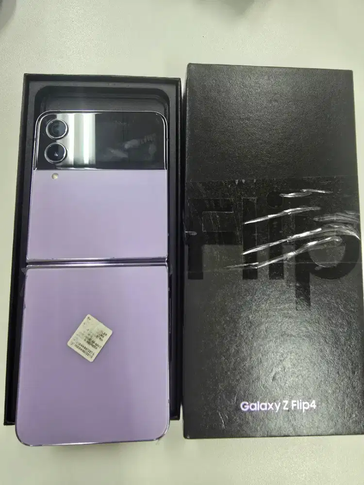 Samsung Z Flip4 5G 8/256GB Bora Purple|Dus|Mulus|Siap Pakai|Nego