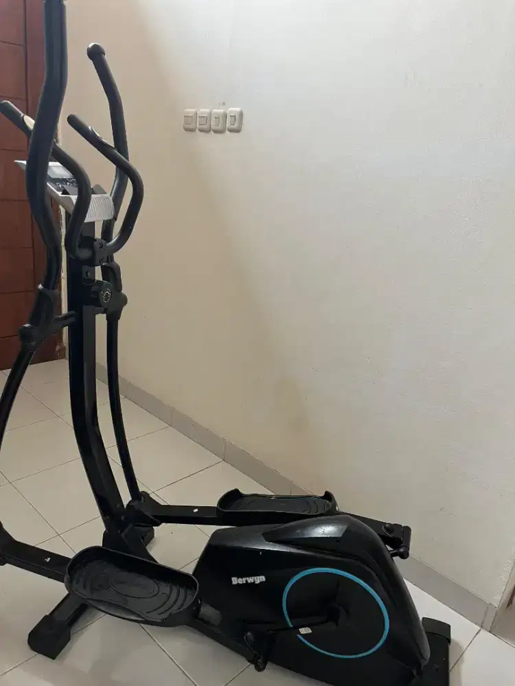 Elliptical Trainer Berwyn like New baru dipakai 1x sejak 2019