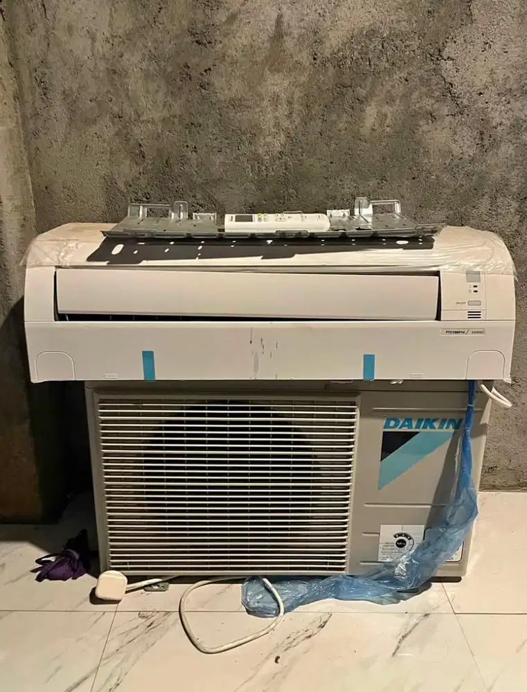 AC DAIKIN 1 PK PLES PASANG
