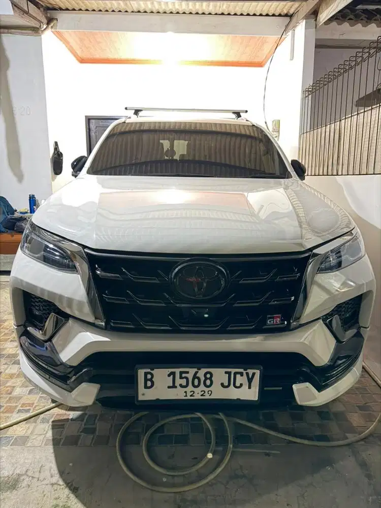 Toyota Fortuner GR 2022 diesel putih low kilometer pemakai langsung