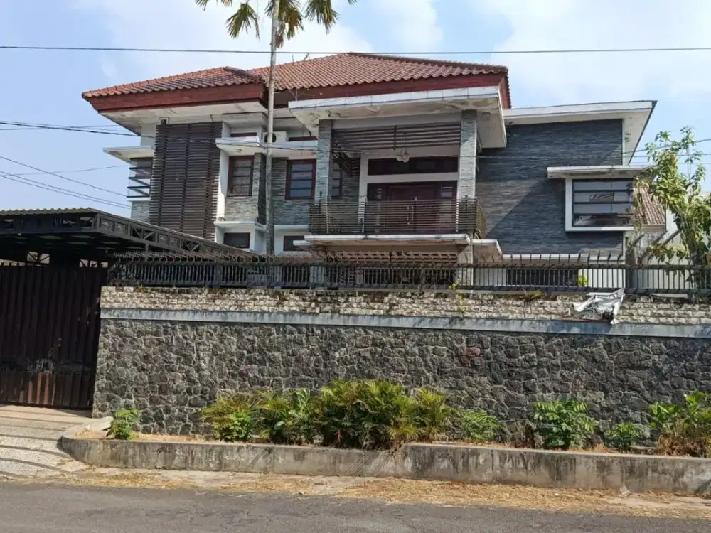 Rumah Mewah 2 Lantai di Puncak Tidar Malang. Dekat Universitas Ma Chung, UB, UM, MATOS, Cyber Mall Malang, Rumah Sakit Universitas Brawijaya. MLG00068