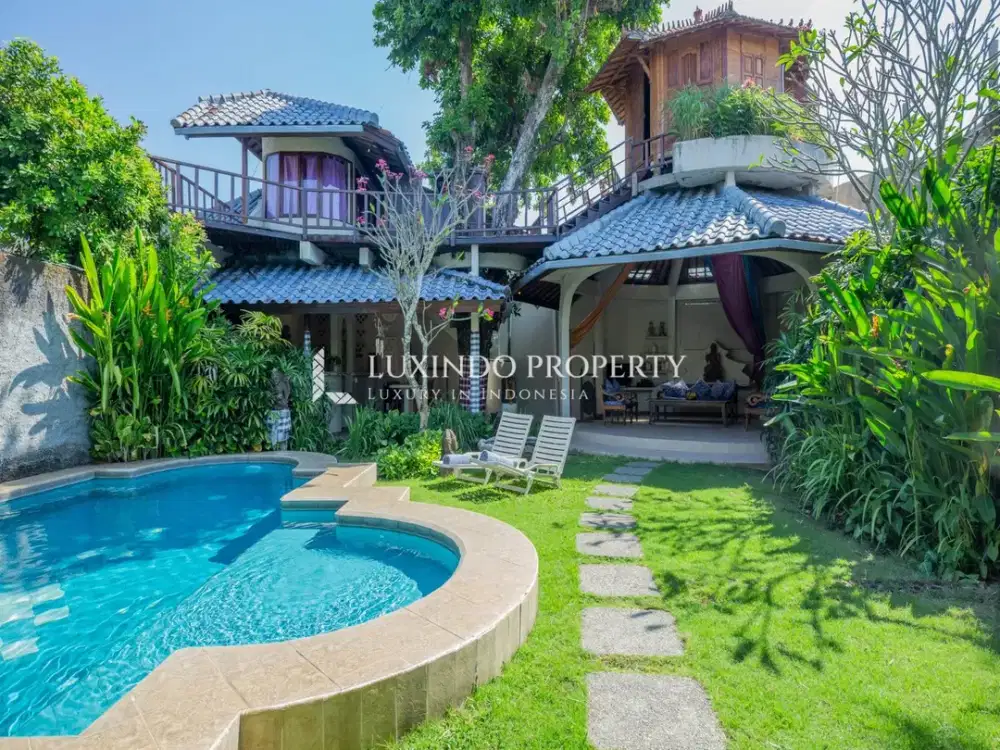 DIJUAL VILLA DENGAN 5 KAMAR TIDUR DI SEMINYAK