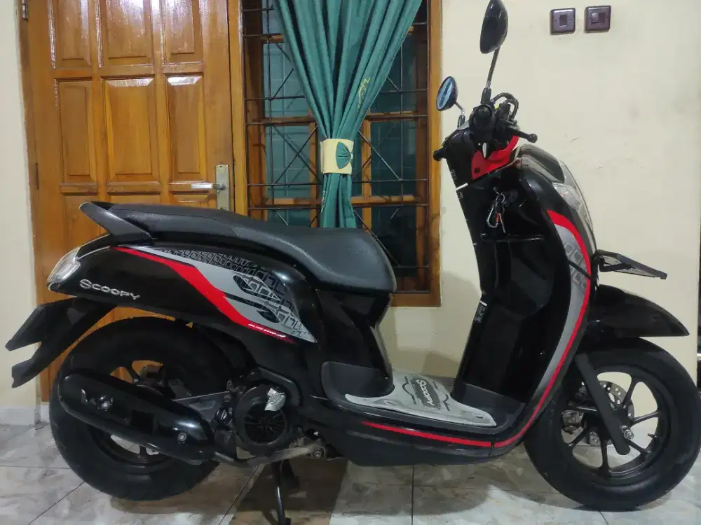 SUPER ISTIMEWA LOW KM SCOOPY DONAT CBS ISS SUPER MULUS NO MINUS