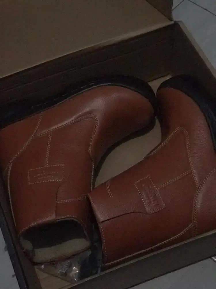 Sepatu Safety Perempuan/laki2