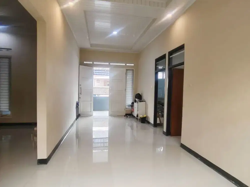 Rumah Minimalis Nyaman di Taman Kopo Indah 1